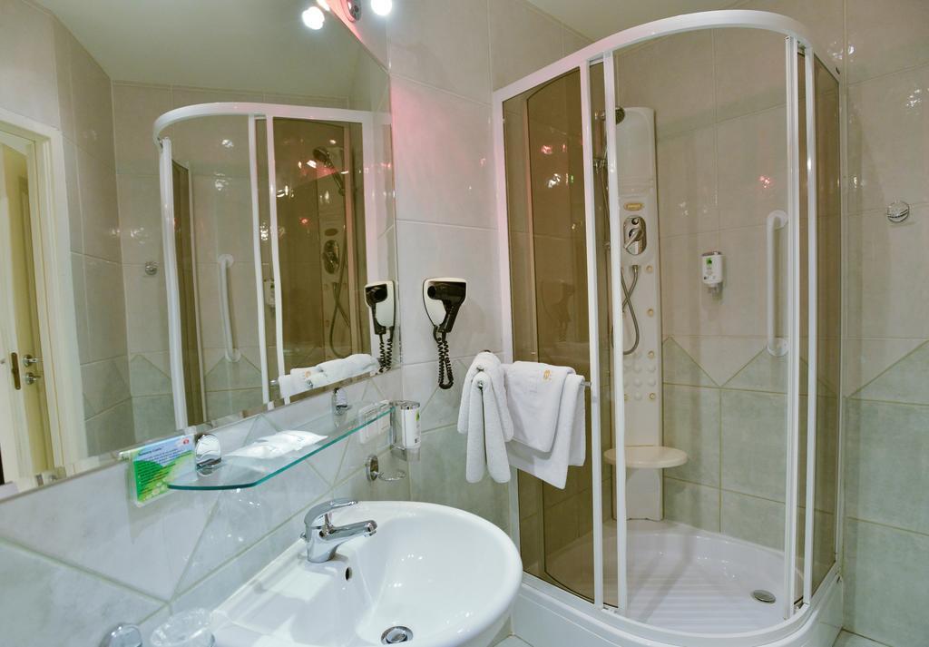 Elita Hotel & Restauracja Iwonicz-Zdrój Δωμάτιο φωτογραφία